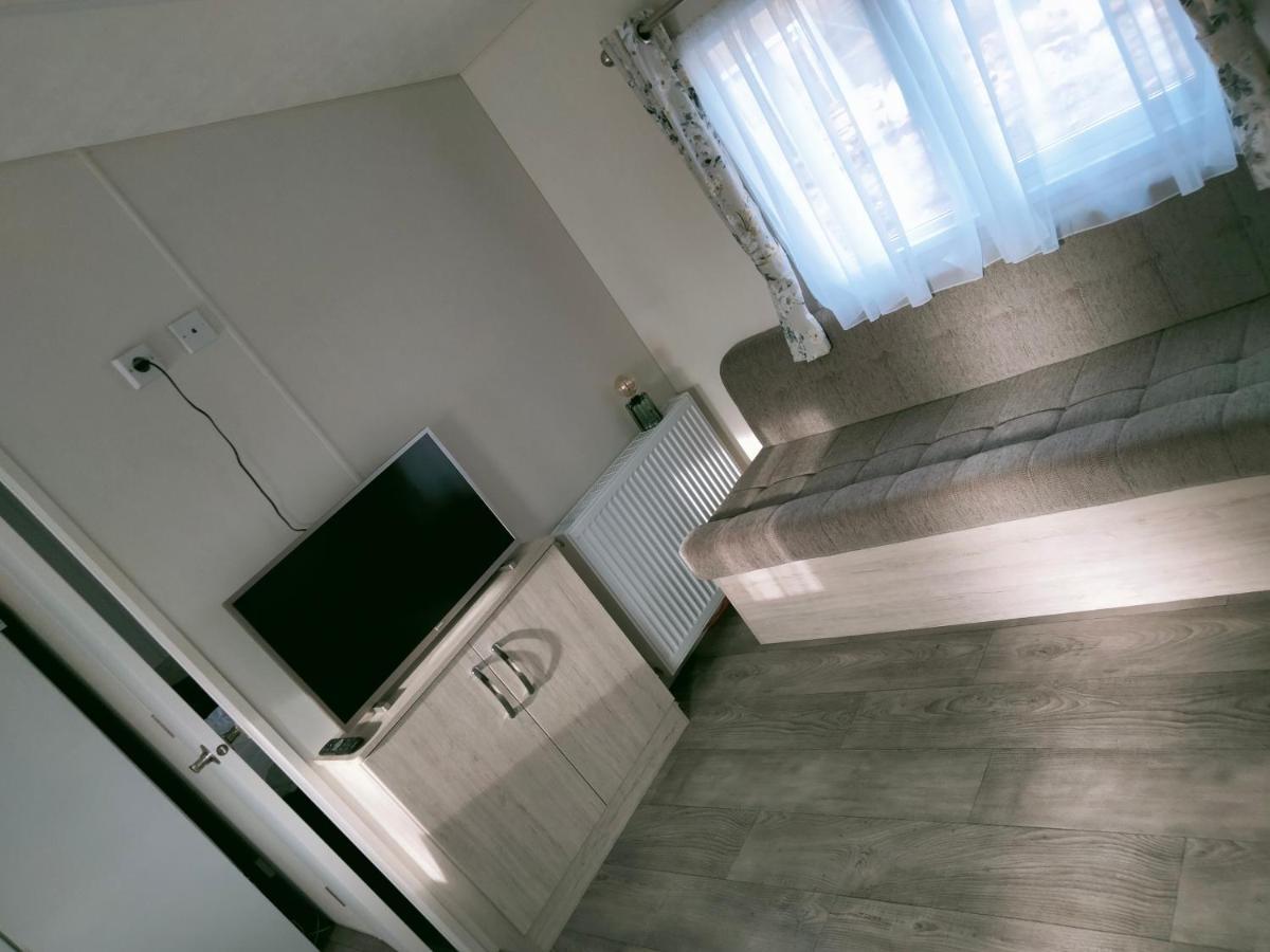 Bj Chalets - De Rug 1 - Vakantiepark Lauwersoog - Luxe Chalet Met Vaatwasser! Vroege Incheck! Exterior foto